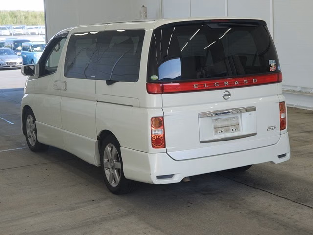 NISSAN ELGRAND
