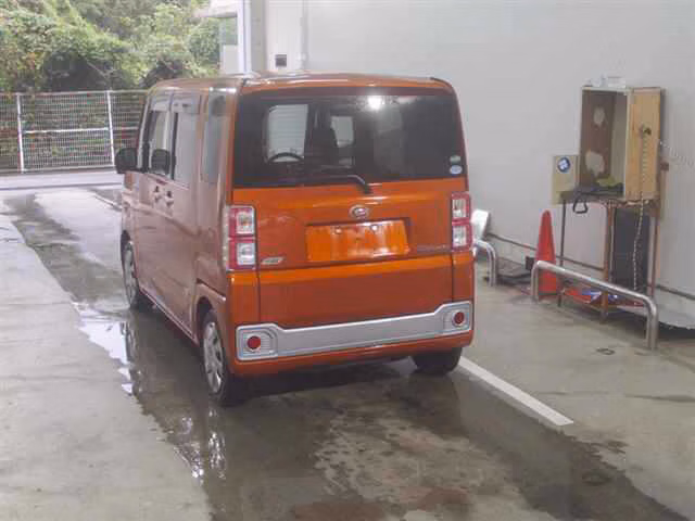 DAIHATSU WAKE