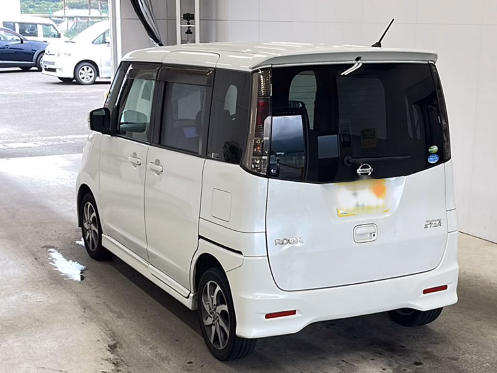 NISSAN ROOX