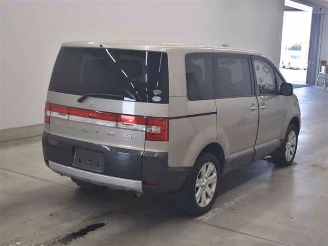MITSUBISHI DELICA D:5
