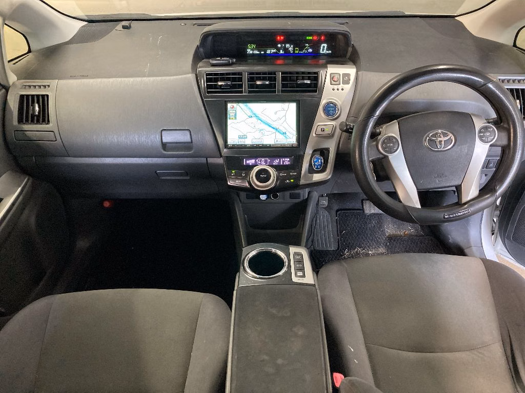 TOYOTA PRIUS ALPHA