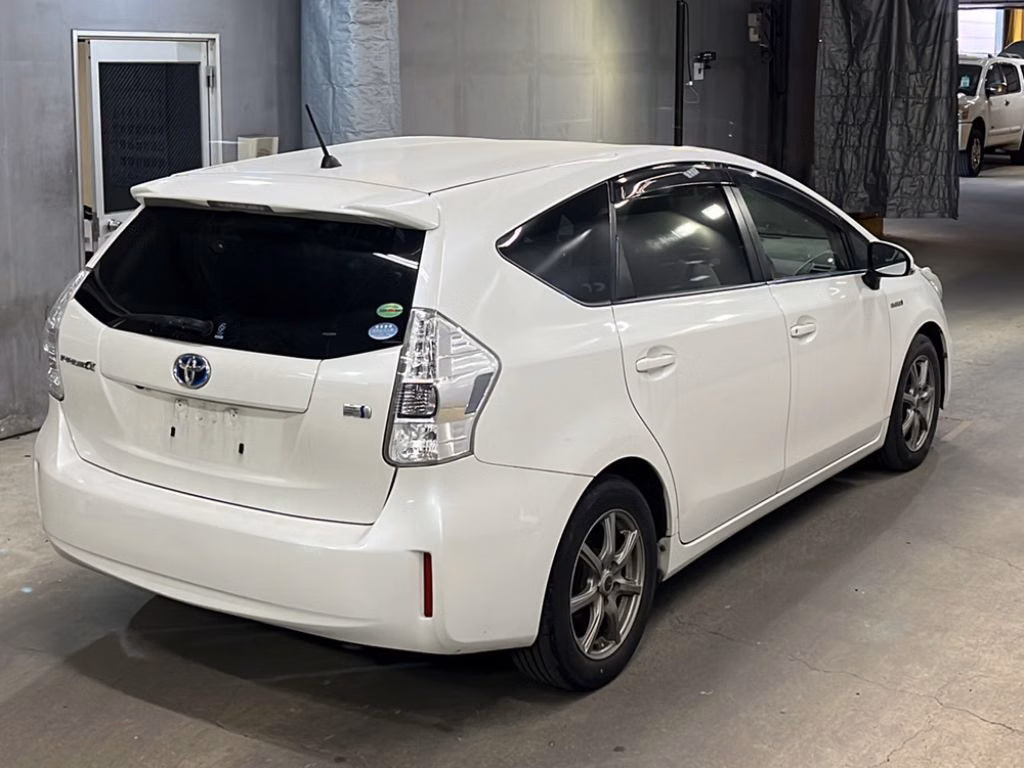 TOYOTA PRIUS ALPHA