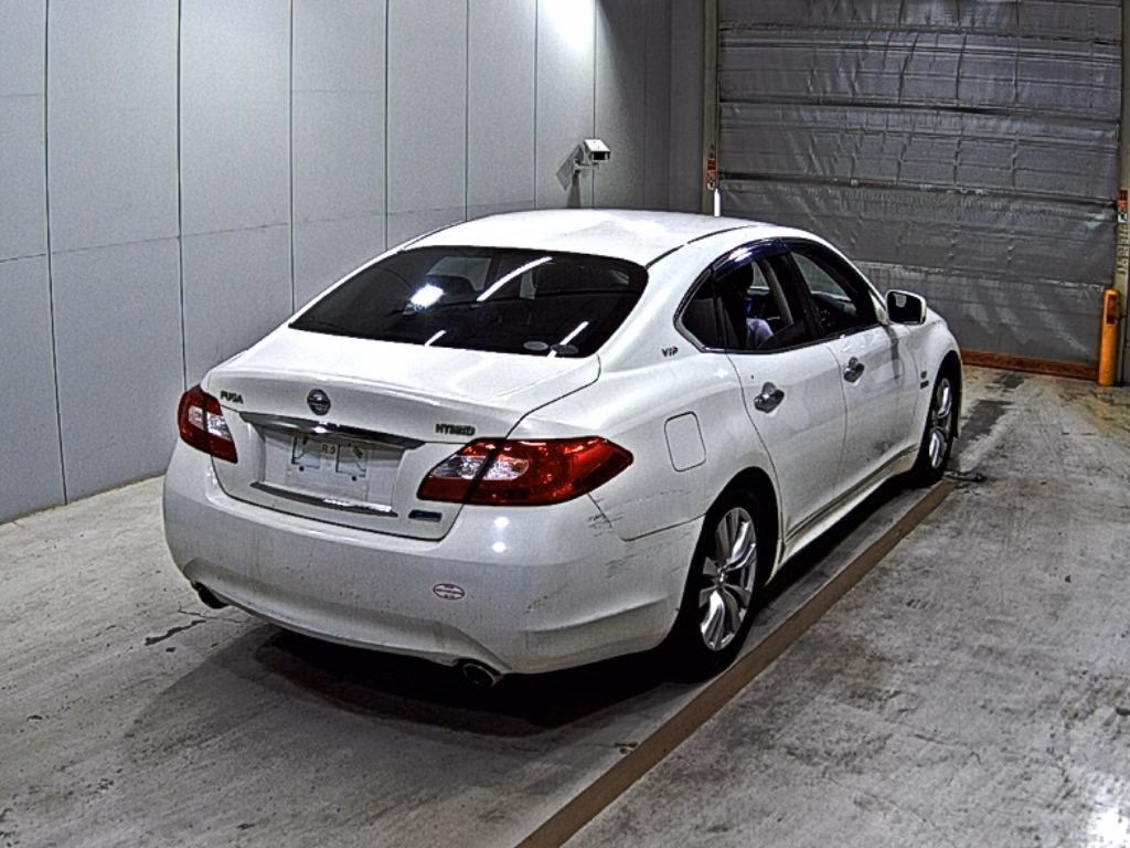 NISSAN FUGA