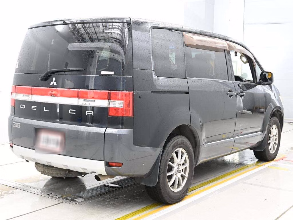 MITSUBISHI DELICA D:5