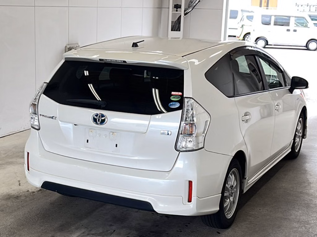 TOYOTA PRIUS ALPHA