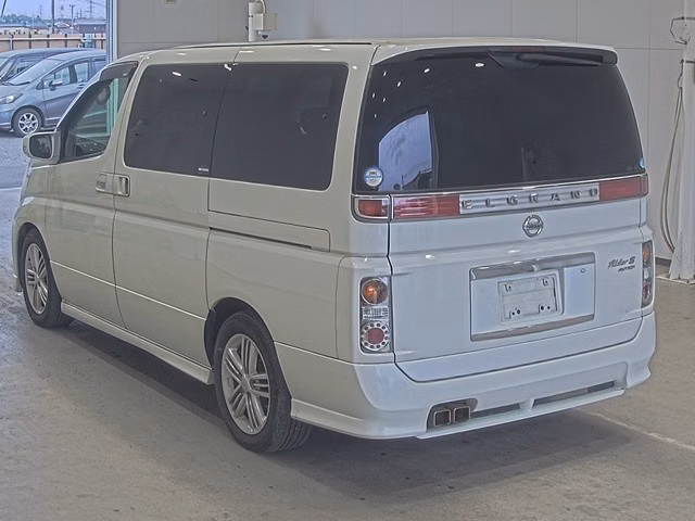 NISSAN ELGRAND