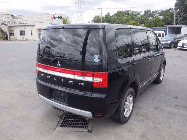 MITSUBISHI DELICA D:5