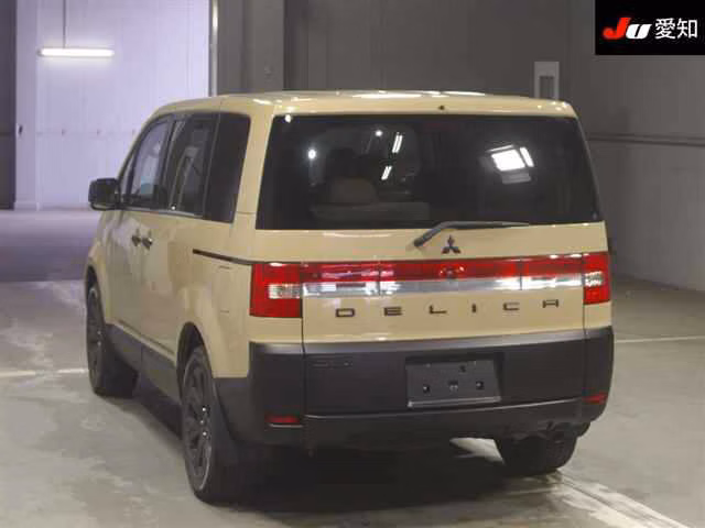 MITSUBISHI DELICA D:5