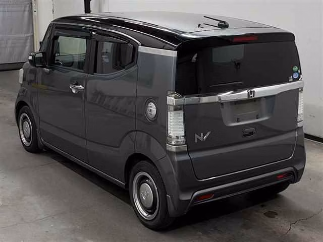 HONDA N-BOX SLASH