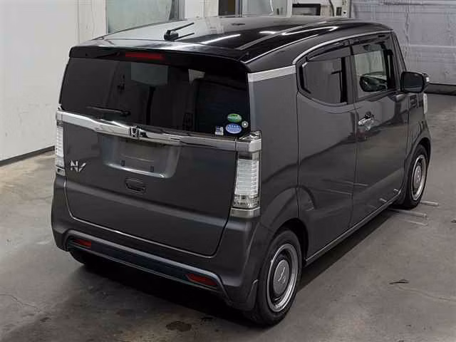 HONDA N-BOX SLASH