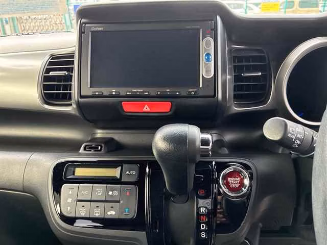 HONDA N-BOX SLASH