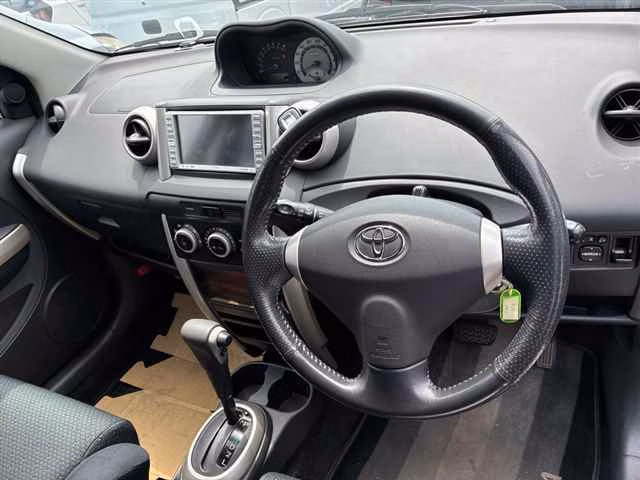TOYOTA IST