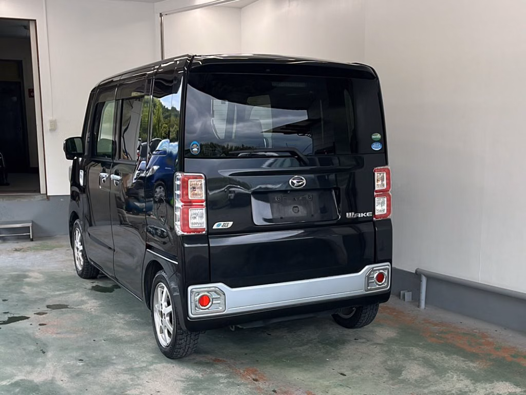 DAIHATSU WAKE