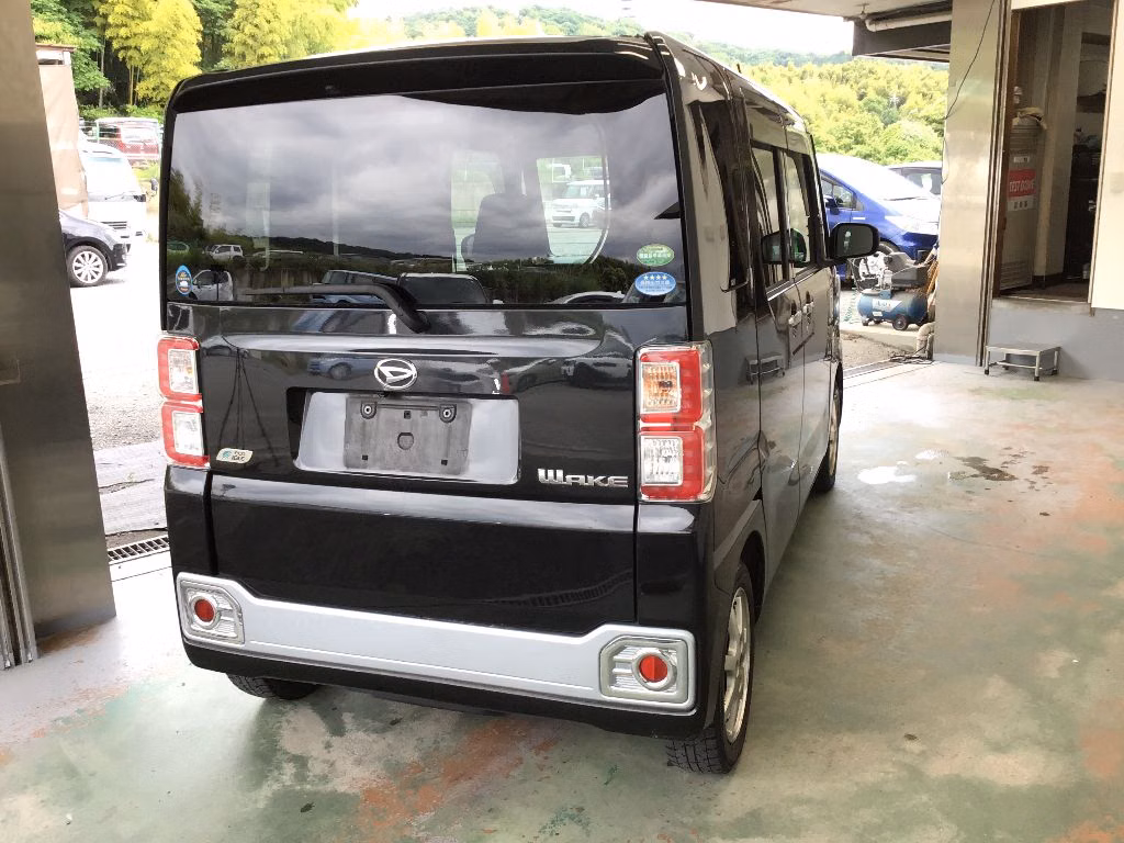 DAIHATSU WAKE