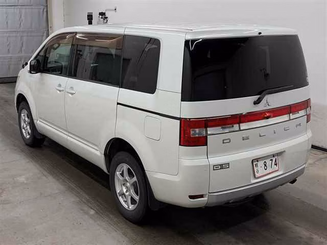 MITSUBISHI DELICA D:5