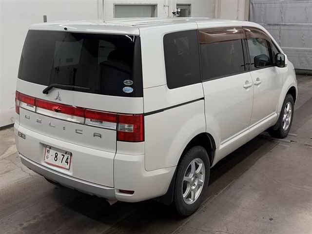 MITSUBISHI DELICA D:5