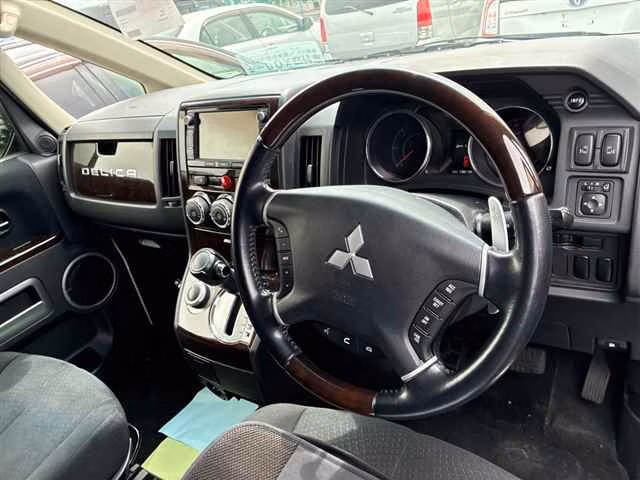 MITSUBISHI DELICA D:5