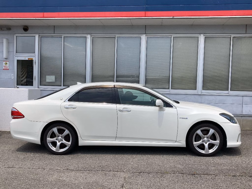 TOYOTA CROWN