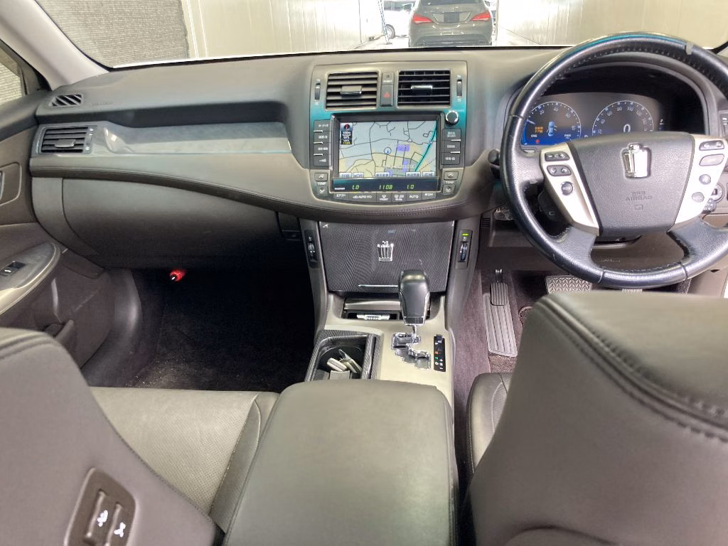 TOYOTA CROWN