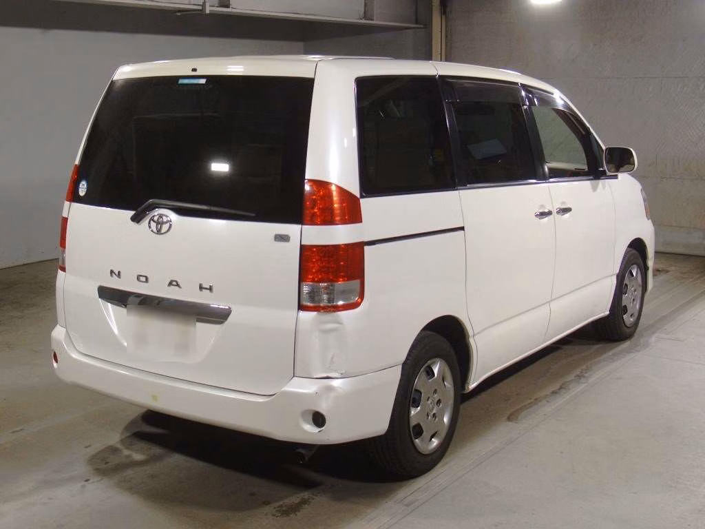 TOYOTA NOAH