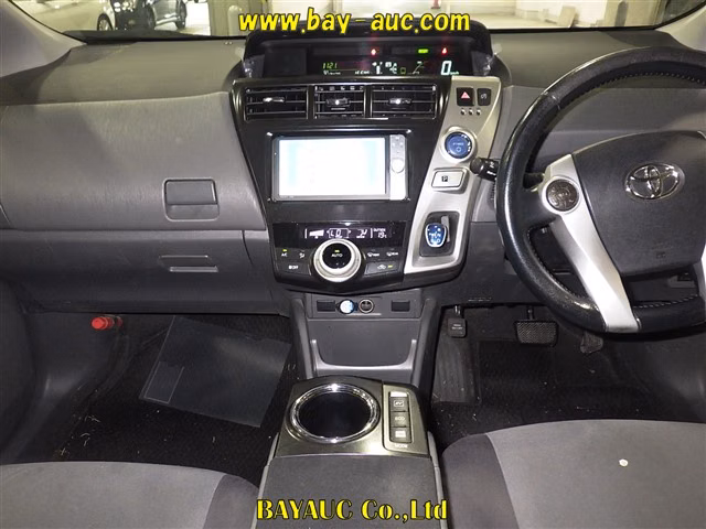 TOYOTA PRIUS ALPHA