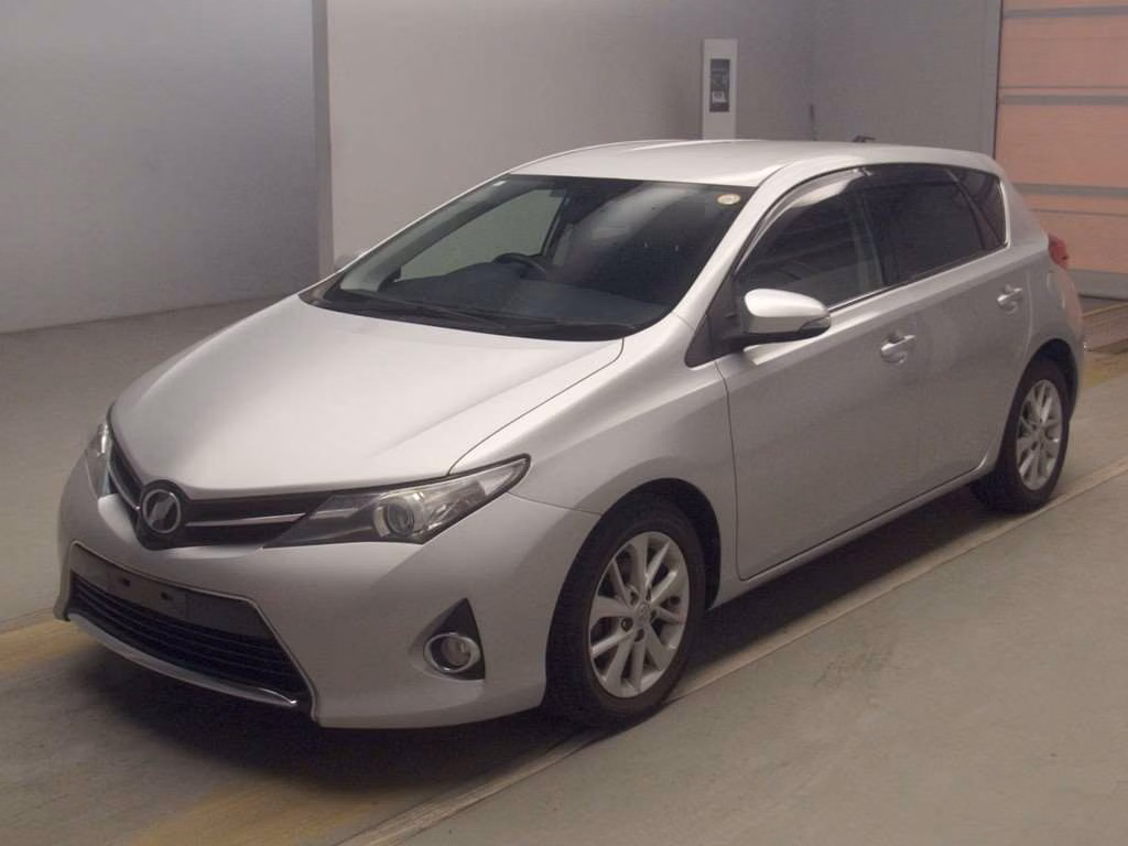 TOYOTA AURIS