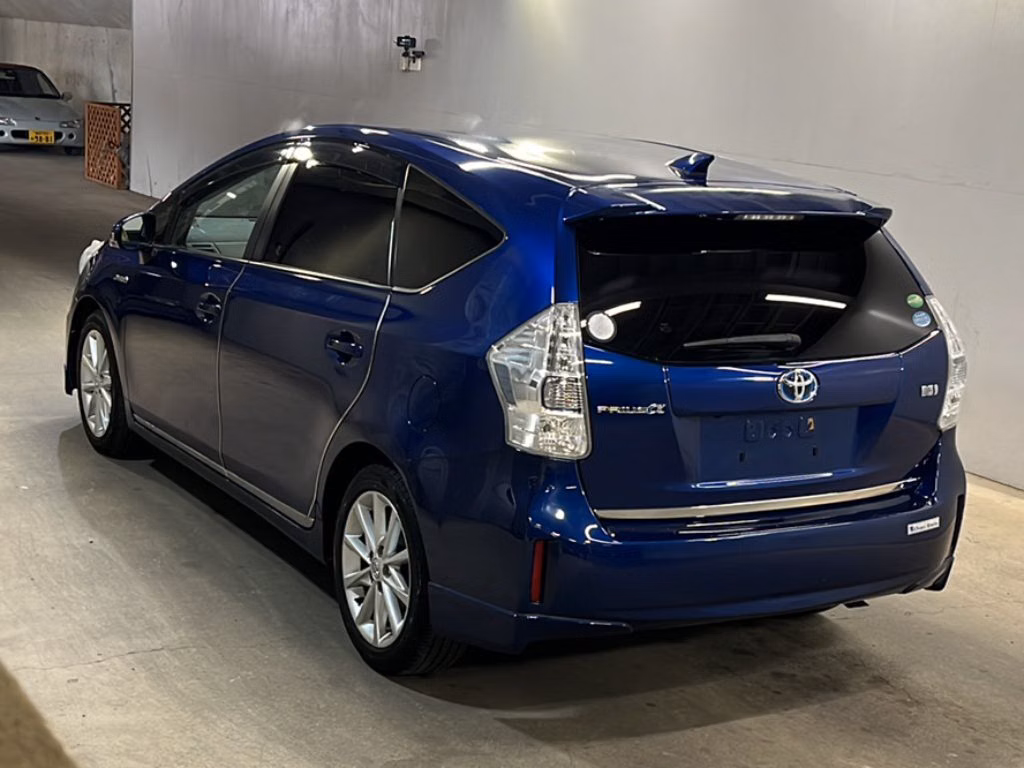 TOYOTA PRIUS ALPHA