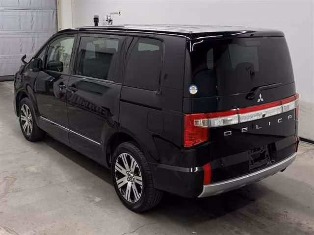 MITSUBISHI DELICA D:5