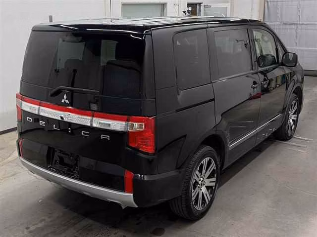 MITSUBISHI DELICA D:5