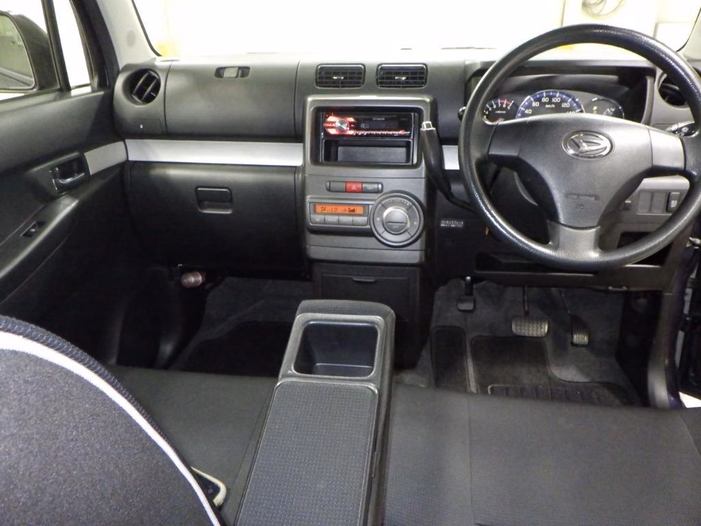 DAIHATSU MOVE CONTE