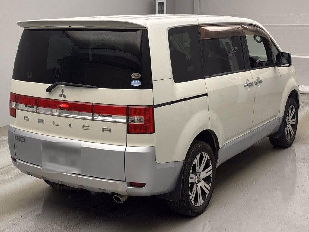 MITSUBISHI DELICA D:5