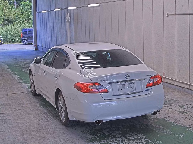 NISSAN FUGA