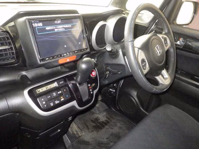 HONDA N-BOX+