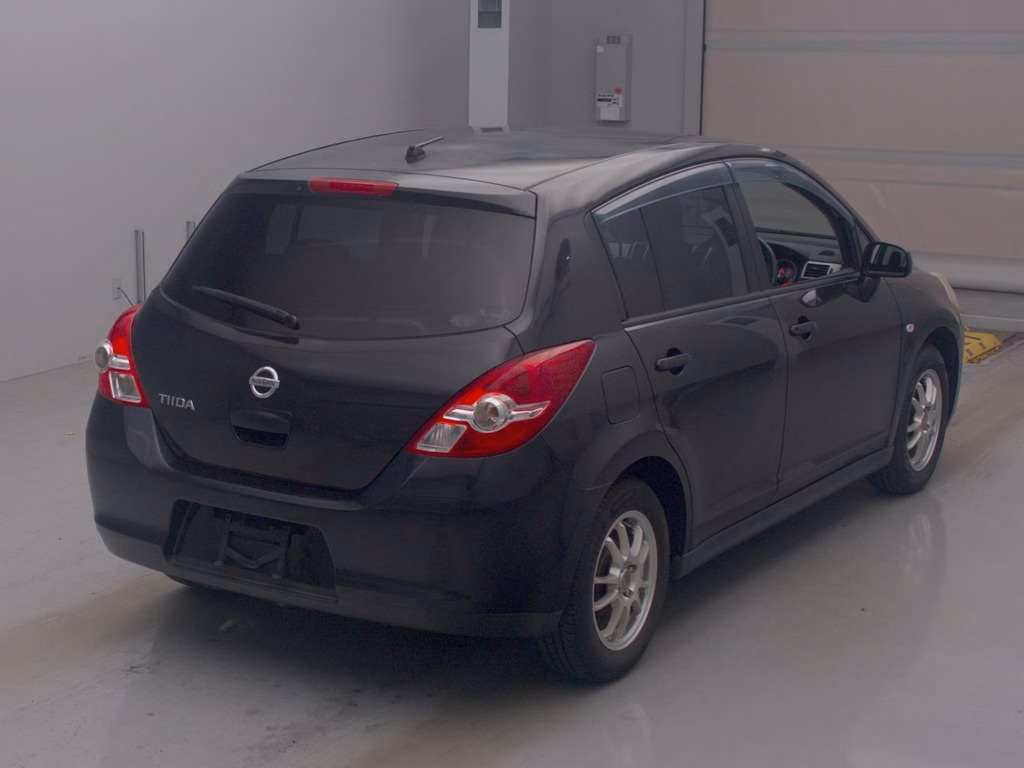NISSAN TIIDA