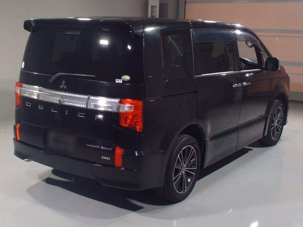 MITSUBISHI DELICA D:5
