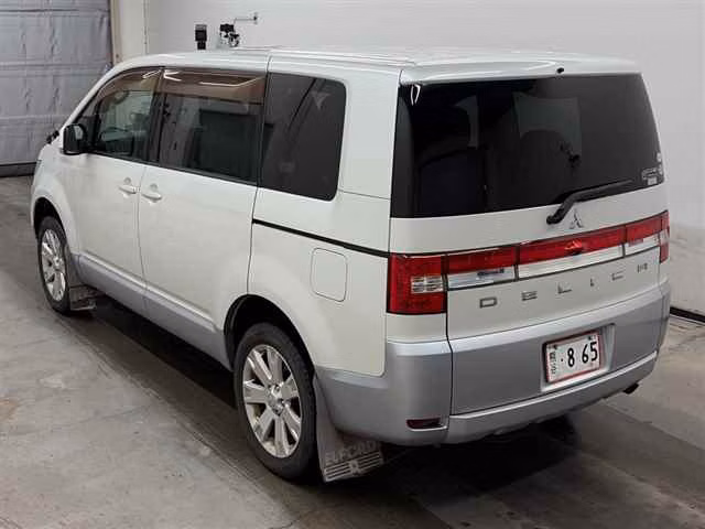 MITSUBISHI DELICA D:5