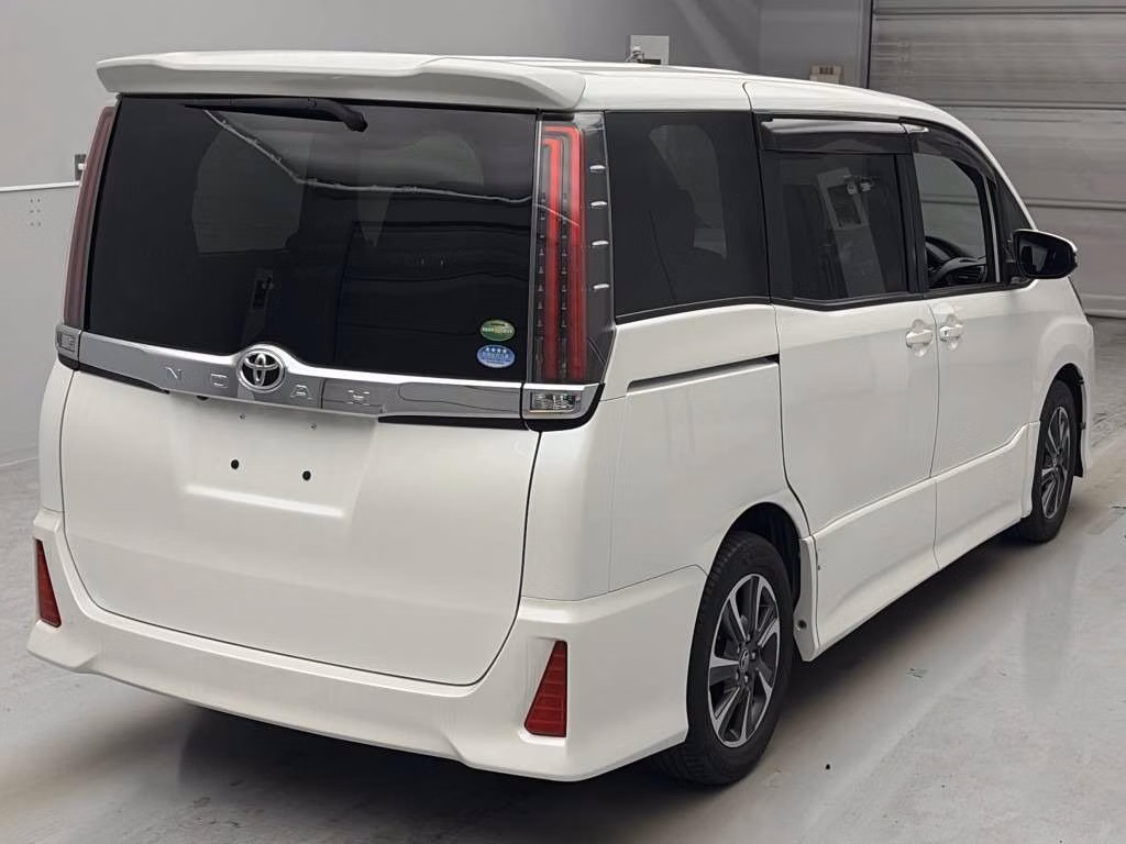 TOYOTA NOAH