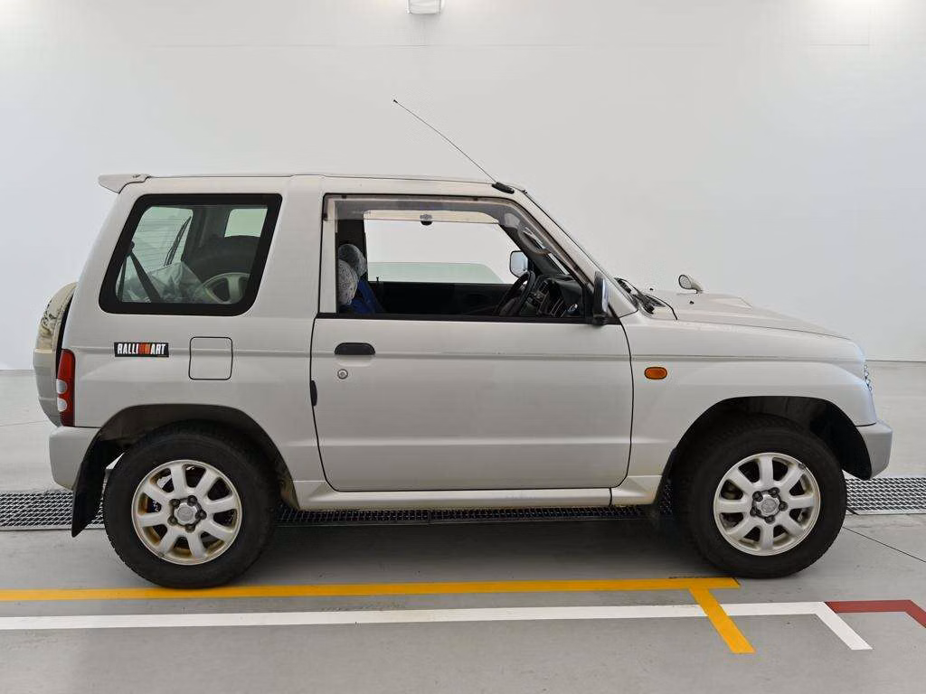 MITSUBISHI PAJERO MINI