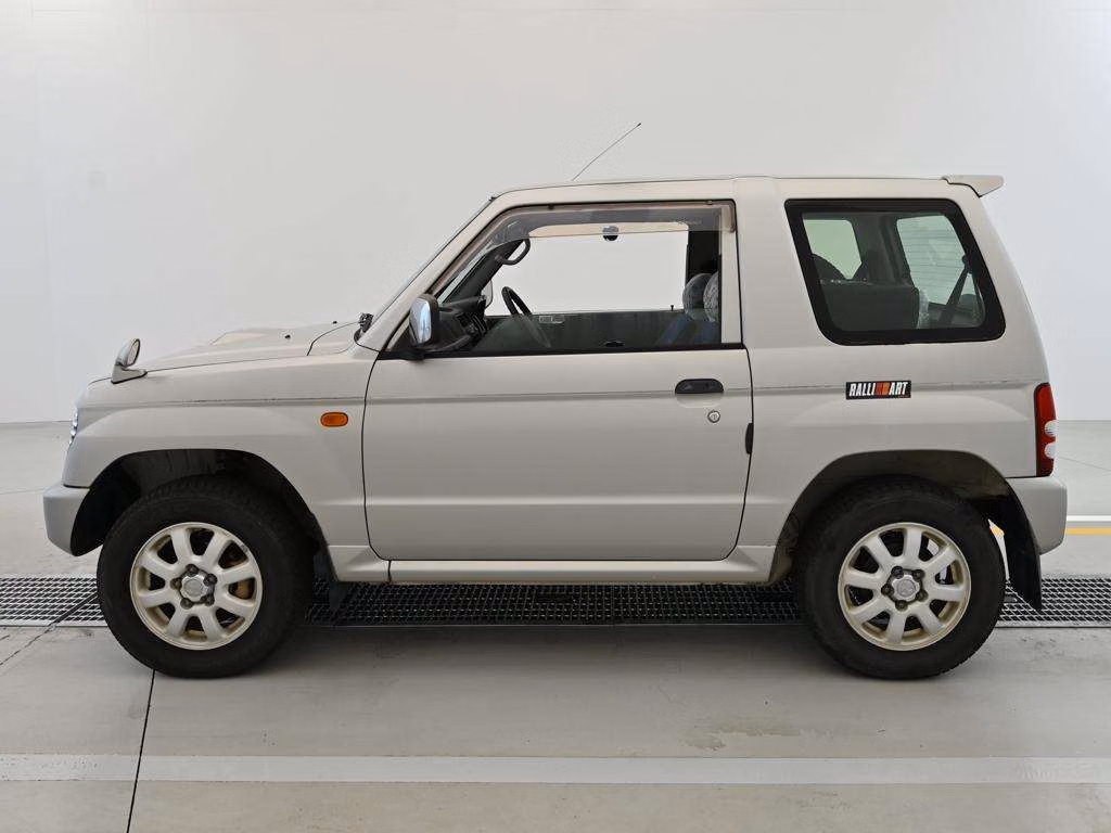 MITSUBISHI PAJERO MINI