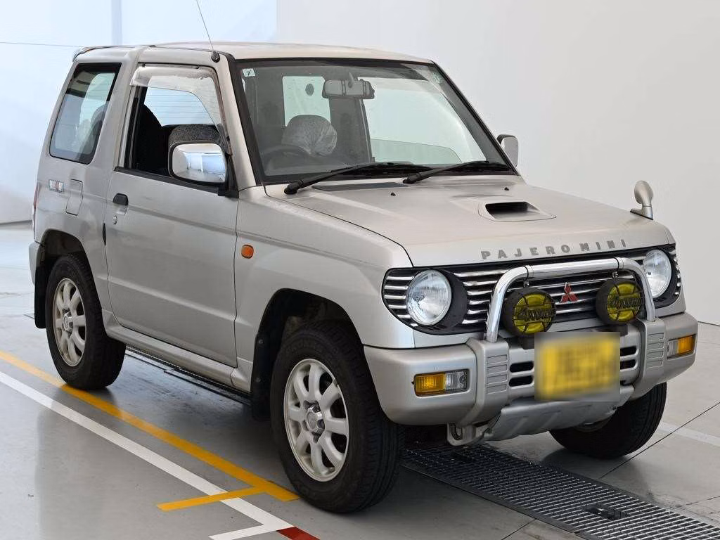 MITSUBISHI PAJERO MINI