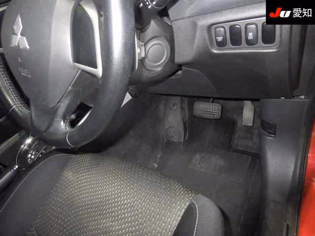 MITSUBISHI RVR