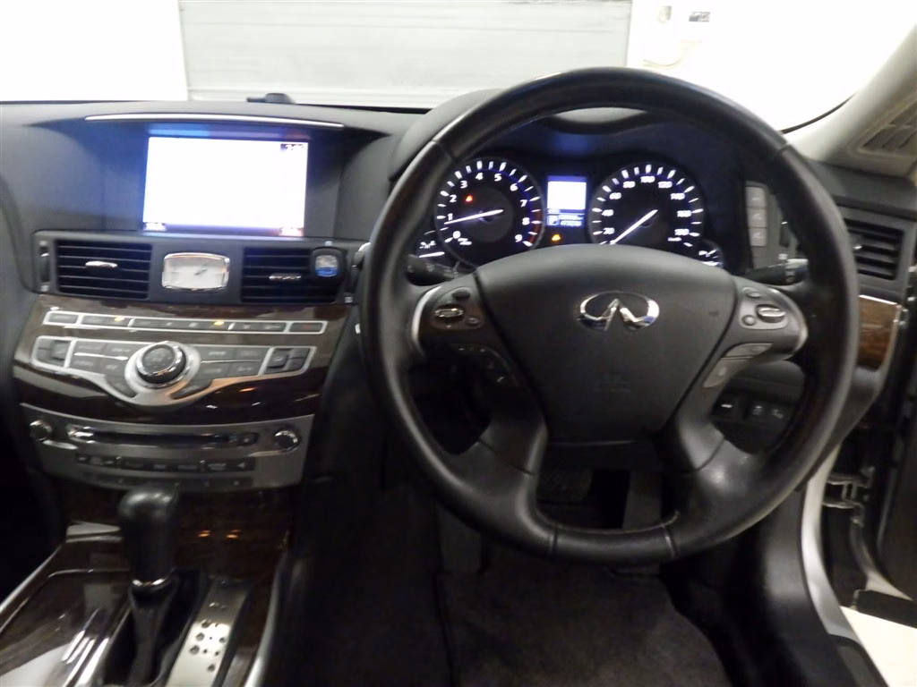 NISSAN FUGA