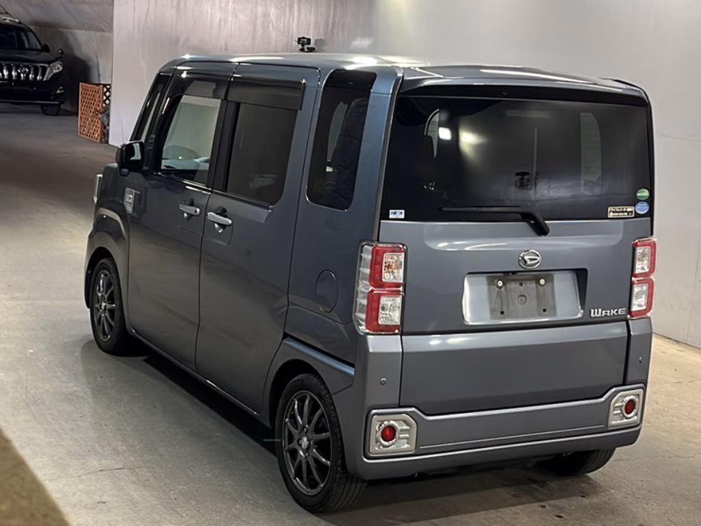 DAIHATSU WAKE