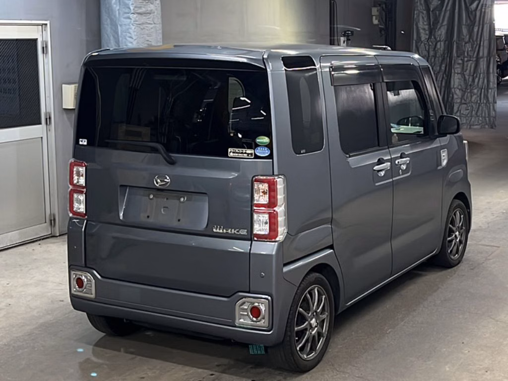 DAIHATSU WAKE