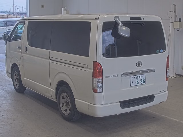 TOYOTA REGIUS ACE