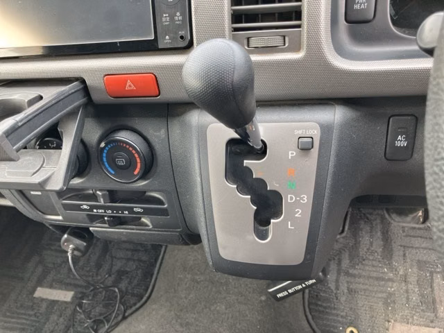 TOYOTA REGIUS ACE
