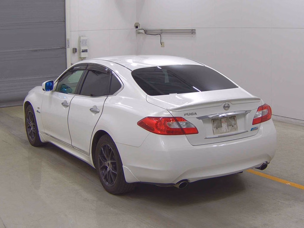NISSAN FUGA