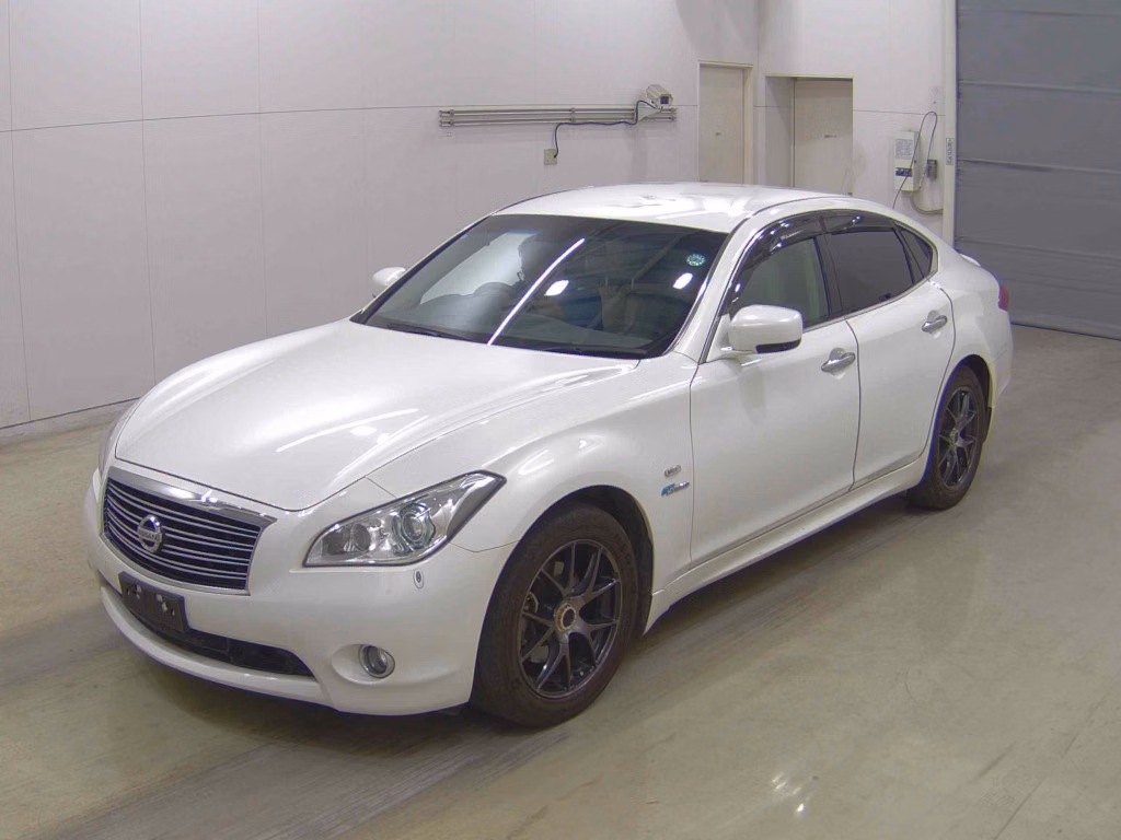 NISSAN FUGA