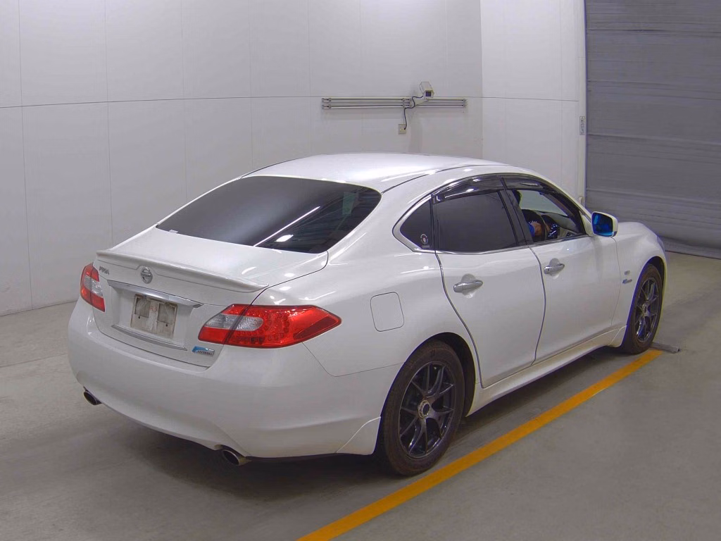 NISSAN FUGA