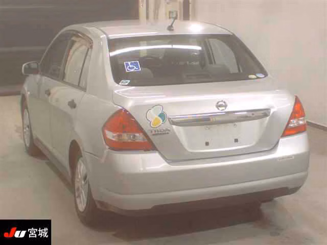 NISSAN TIIDA LATIO